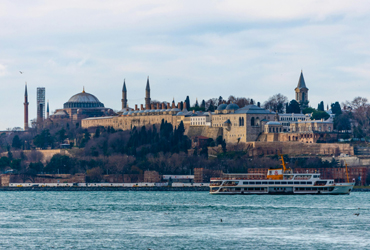 Yüzlerce yıl boyunca farklı kültürleri, medeniyetleri ve hayalleri bir araya getiren büyüleyici metropol İstanbul